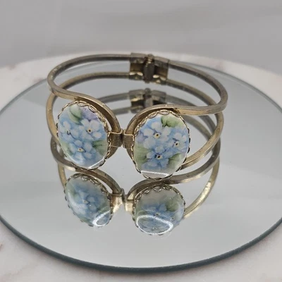 Brazalete Vintage Floral Porcelana Tono Dorado Bisagras Ovalado Azul Flores Dulce Foto 1 de 4