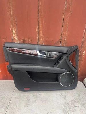 Panel de puerta delantero izquierdo del lado del conductor negro OEM Mercedes Benz C300 W204 2008-2011 Foto 1 de 4