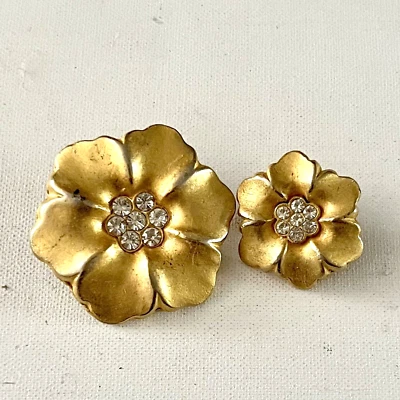 2 Shank Flower Buttons Gold Metal with Rhinestones Vintage Sewing Crafts Clothes - Image 1 of 4