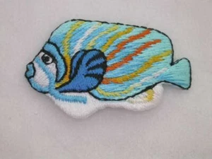 Aplique de parche bordado de peces tropicales amarillos azul aguamarina - Imagen 1 de 1