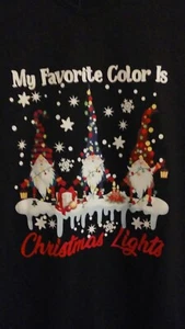 Shirt "My Favorite Color Is Christmas Lights" neu schwarz mit Wichteln XL V-Ausschnitt neu - Bild 1 von 2
