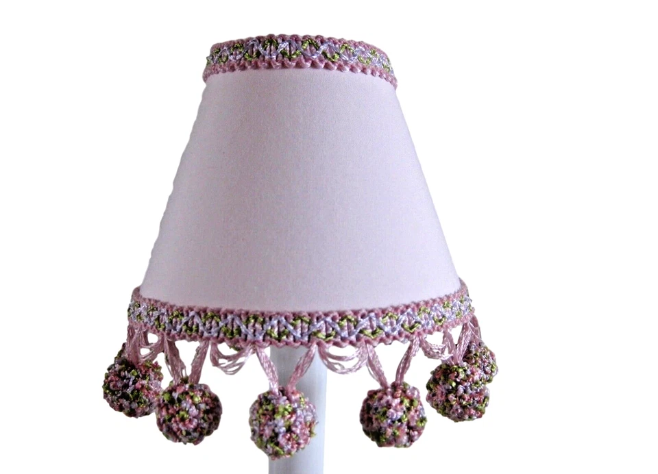 Tonos de araña Baby Pink Pom Pom Ribete, mini lámpara aplique pantalla de 5", habitación de niña Foto 1 de 1