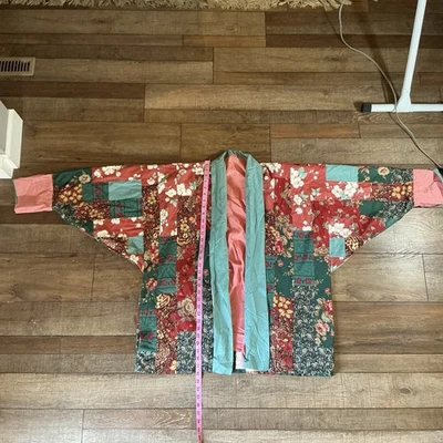 Chaqueta Kimono VINTAGE Hecha a Mano Retazos Talla Única Floral Algodón Forrado Boho 27814 Foto 1 de 4