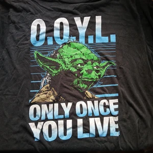 Camisa negra Star Wars Yoda Only Once You Live O.O.Y.L parodia mediana ligeramente usada - Imagen 1 de 3