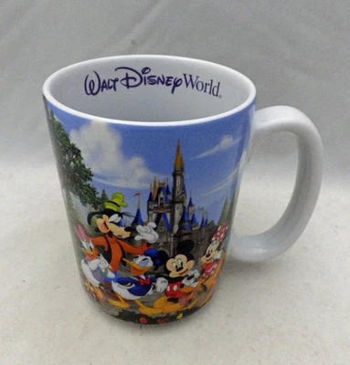 Мир Уолта Диснея — красочная кофейная/шоколадная кружка «Дедушка» — 4 5/8 дюйма в высоту, б/у в отличном состоянии - Изображение 1 из 4