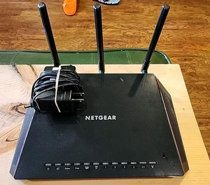 Netgear Nighthawk R6700v3 Smart Wi-Fi Router AC1750 Wireless Speed - Picture 1 of 7