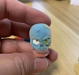Trash Pack Barrel Of Trashies Exclusive Skummy Skull Flocked Blue - Bild 1 von 4