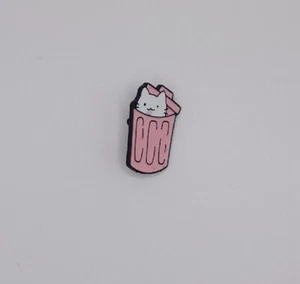 Cat in a Bin Enamel Lapel Pin Cute Spooky Sci-Fi Brooch Badge Free Postage - Picture 1 of 5