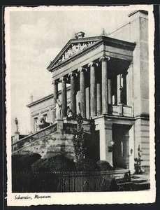 Schwerin / Meckl., Ansichtskarte, Eingang vom Museum - Bild 1 von 2