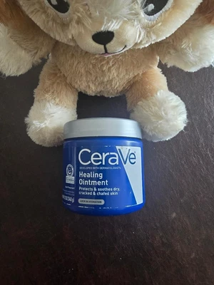 Ungüento curativo CeraVe, protege y calma la piel seca, agrietada y rozada 12 oz Foto 1 de 2