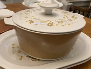 Corning Centura Harvest Gold 1.3/4 quart covered pan - Picture 1 of 6