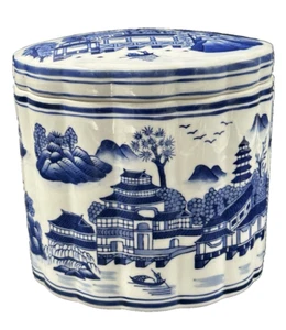 Tarro de té grande vintage de cerámica azul blanco estilo chinoiserie Bombay Company - Imagen 1 de 9