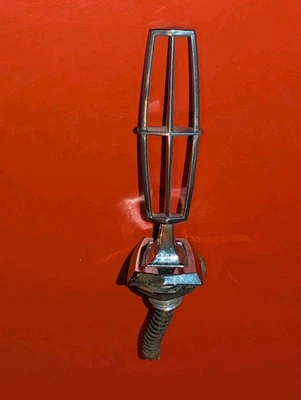 Insignia emblema adorno capó metal cromado Lincoln Town Car vintage Foto 1 de 4