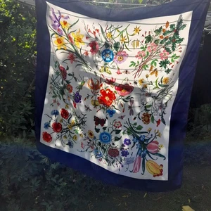 GUCCI Vintage 80s Butterflies Floral BY V. Accornero Silk 34" - Picture 1 of 8