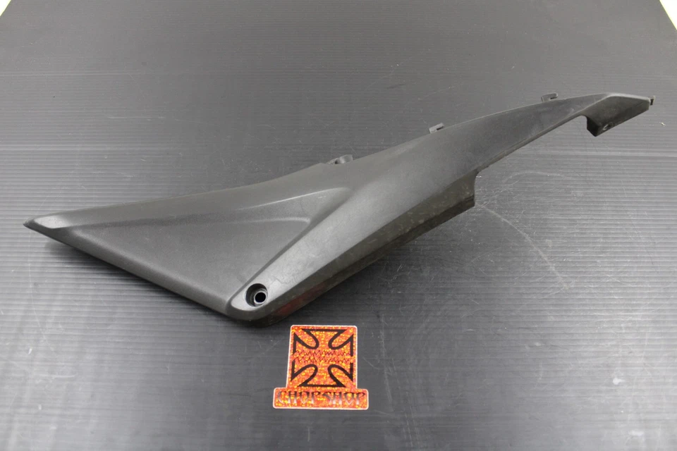 Honda CBR600RR 2006 carenado del tanque de gasolina izquierdo Foto 1 de 4