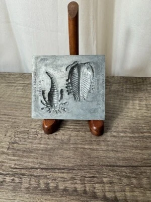 Lot of 8 90's Creepy Crawlers moulds - Dinosaurs, Bugs, Body Organs, Sea Bugs - Image 1 of 4