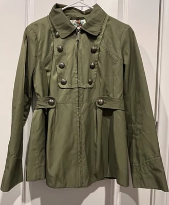 Chaqueta Steve Madden Verde Ejército Estilo Militar con Detalle de Botones Grande (usada) Foto 1 de 4