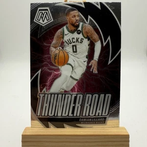 2023-24 Panini Mosaic Damian Lillard #2 Thunder Road Mosaic Silver Prizm Bucks - Imagen 1 de 2