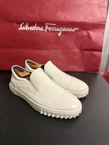 Salvatore Ferragamo Gancini weiße Slipper Turnschuhe Fahrer 9 EE $ 1070 UVP - Bild 1 von 18