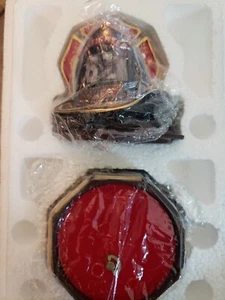 "Courage Under Fire" Ardleigh Elliot Mucic Box - Picture 1 of 3