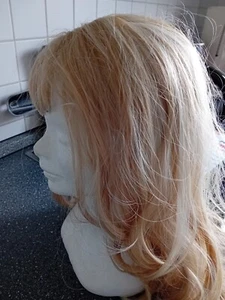 Von Friseurmeisterin gestylt: Damen Perücke blond Wie Echthaar - Bild 1 von 4