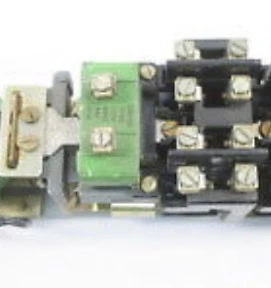 GE MAGNETIC CONTACTOR CR2810A - Image 1 of 4