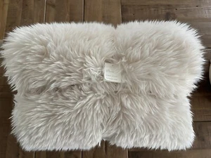 Fienile in ceramica Luxe lancio di pelliccia sintetica, avorio, 50” x 60” - Foto 1 di 16