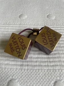 Louis Vuitton Gummiband mit großen Würfeln mit Markenbild. Guter Zustand. - Bild 1 von 5