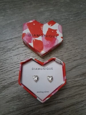 Aretes de plata esterlina DIAMONIQUE CIRCONITA CÚBICA en forma de corazón 2cttw Foto 1 de 4
