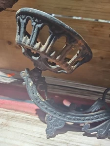 Candelabro antiguo decorativo vintage de hierro fundido - Imagen 1 de 4