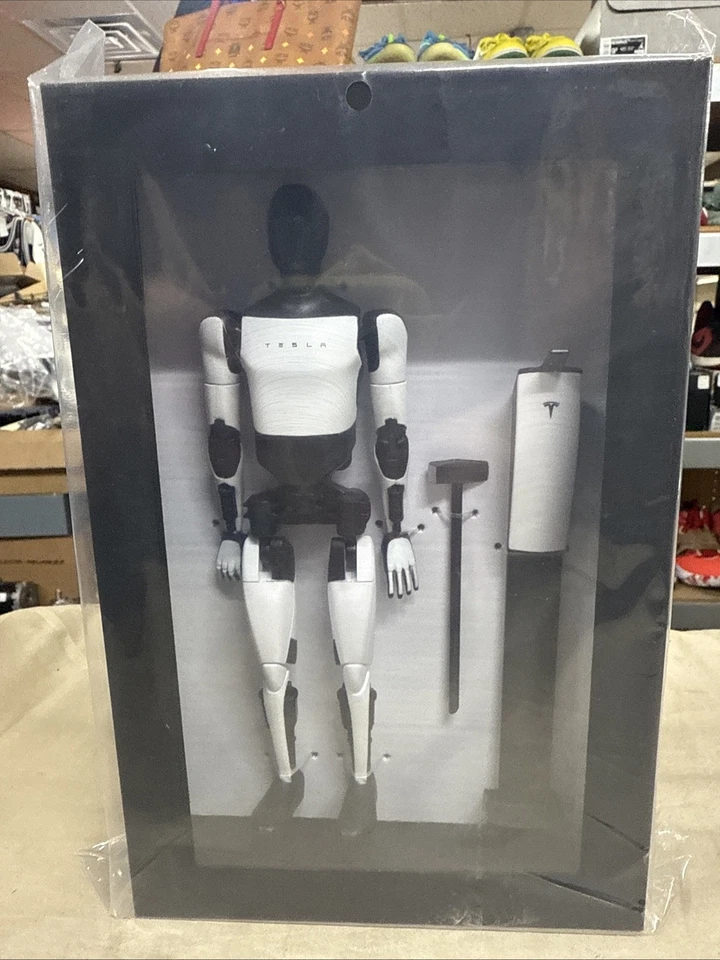 IN HAND Tesla Bot Action Figure Humanoid Robot 2080682-00-A