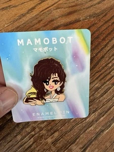 Prendedor Esmalte Tejana LATINA Raro Mamobot Selena Quintanilla Pérez NUEVO - Imagen 1 de 1