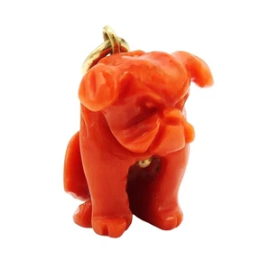 Charm Bulldog Seduto Vintage Epoca Art Decò Oro 14K e Corallo Intagliato - Foto 1 di 10