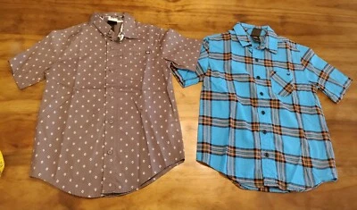 2 pares de camisas Shaun blancas con botones para niños pequeñas (talla 6-7) gris y azul a cuadros Foto 1 de 4