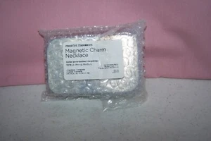 2012 Creative Memories Magnetic Charm Necklace Plus 3 Magnets NEW in Gift Tin - Picture 1 of 2
