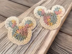 Posavasos de café Crochet inspirados en Mickey Mouse inspirados en Disney - Juego de 2 - - Imagen 1 de 1