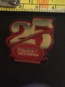 Pin Kost vintage 103,5 FM - Imagen 1 de 2