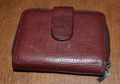 Cartera plegable de cuero Wilson con cremallera y hebilla Foto 1 de 4