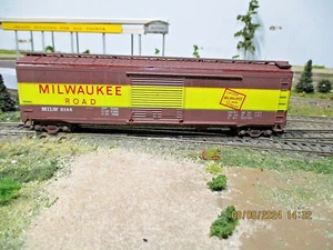 MILW 2144 Roundhouse 480-1218 50' SINGLE DOOR BOXCAR,KNUCKLE CPLRS,METAL WHEELS - Picture 1 of 14