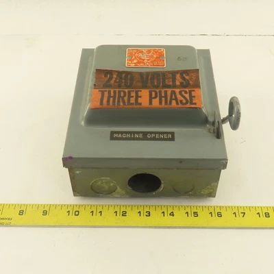 Federal 3332 SN 30A 240V Fused Safety Disconnect Switch 3 PH 3 HP - Image 1 of 4