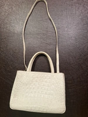 Bolso de mano Furla de cuero blanco cocodrilo en relieve  Foto 1 de 4