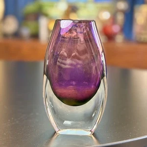 Vaso vintage in vetro artistico Murano Sommerso viola cristallo incassato pesante soffiato a mano 6,25" - Foto 1 di 10