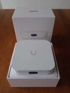 Ubiquiti UniFi Express UX Cloud Gateway - Wi-Fi 6 Router - UK Plug - Picture 1 of 8