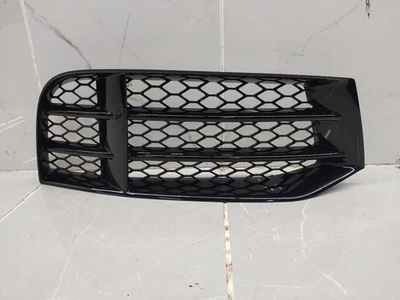 AUDI RS5 2013-2015 PASO INFERIOR DERECHO. REJILLA PARACHOQUES DELANTERO LATERAL OEM 8T0807682F Foto 1 de 4
