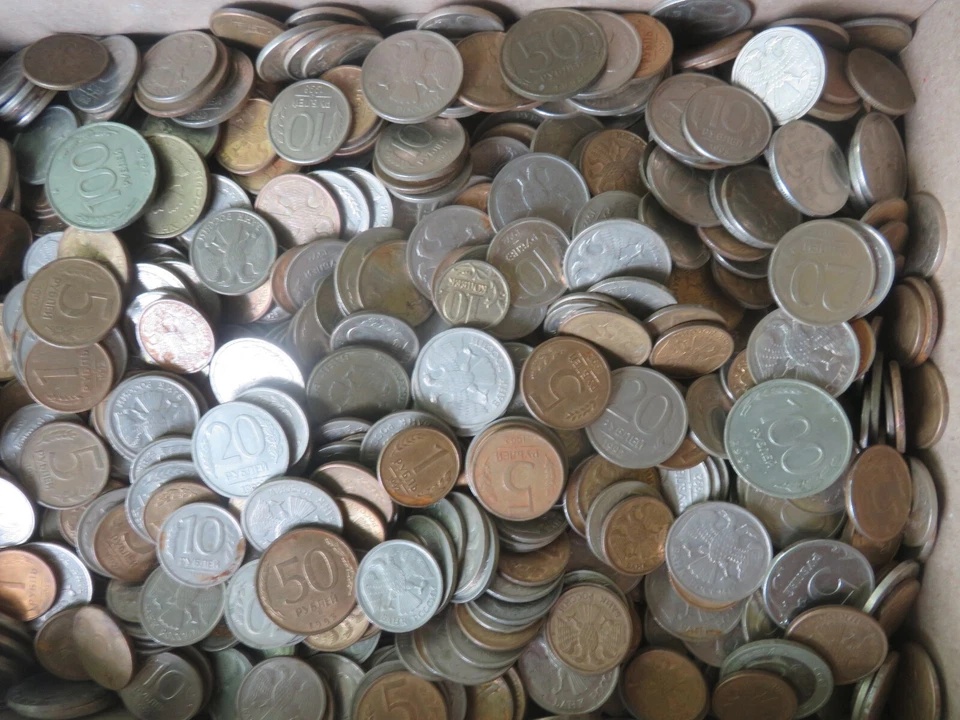 RUSSIA SET OF COINS KOPEKS AND RUBLES 1991-2000S WEIGHT 0.5 POUNDS - Image 1 of 3