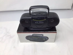 AM/FM Mini Radio with Telescopic Antenna (D4) - Picture 1 of 10