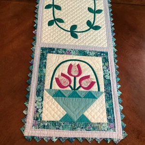 Handmade quilted table runner patchwork Tulip Basket lavender purple green 72in - Picture 1 of 16