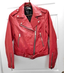 Zara Vegan Moto Biker Giacca Cappotto Cintura Rosso Argento Borchie Taglia S - Foto 1 di 4