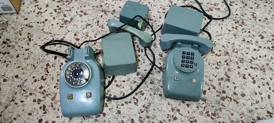 COPPIA TELEFONI VINTAGE  SAFNAT - MILANO ANNI 50 60 NIZZOLI DESIGN - Immagine 1 di 1