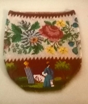 Bolsa de mão antiga feita à mão com micro contas de vidro - Imagem 1 de 2